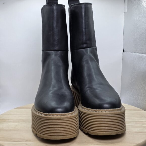 Womens Szie 8 - H&M platform Chelsea boots - black upper and a beige/gum sole - Picture 2 of 10